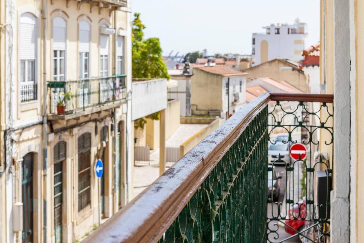2 Bedroom Apartment For 4 People With Free Public Parking Lisboa Εξωτερικό φωτογραφία