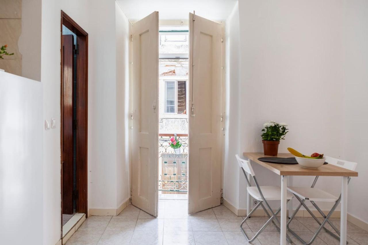 2 Bedroom Apartment For 4 People With Free Public Parking Lisboa Εξωτερικό φωτογραφία